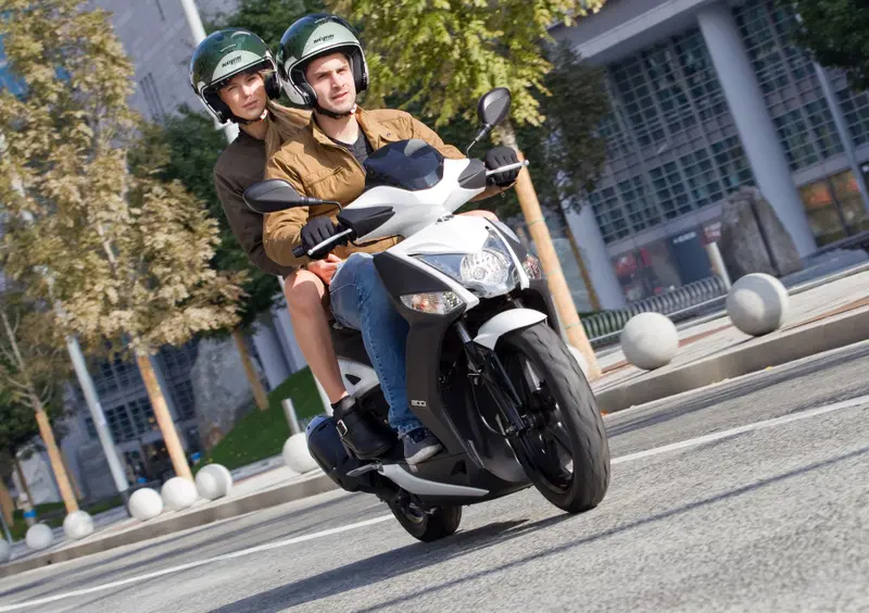 Kymco Agility 200 Agility 200i R16 + (2014 - 17) (9)
