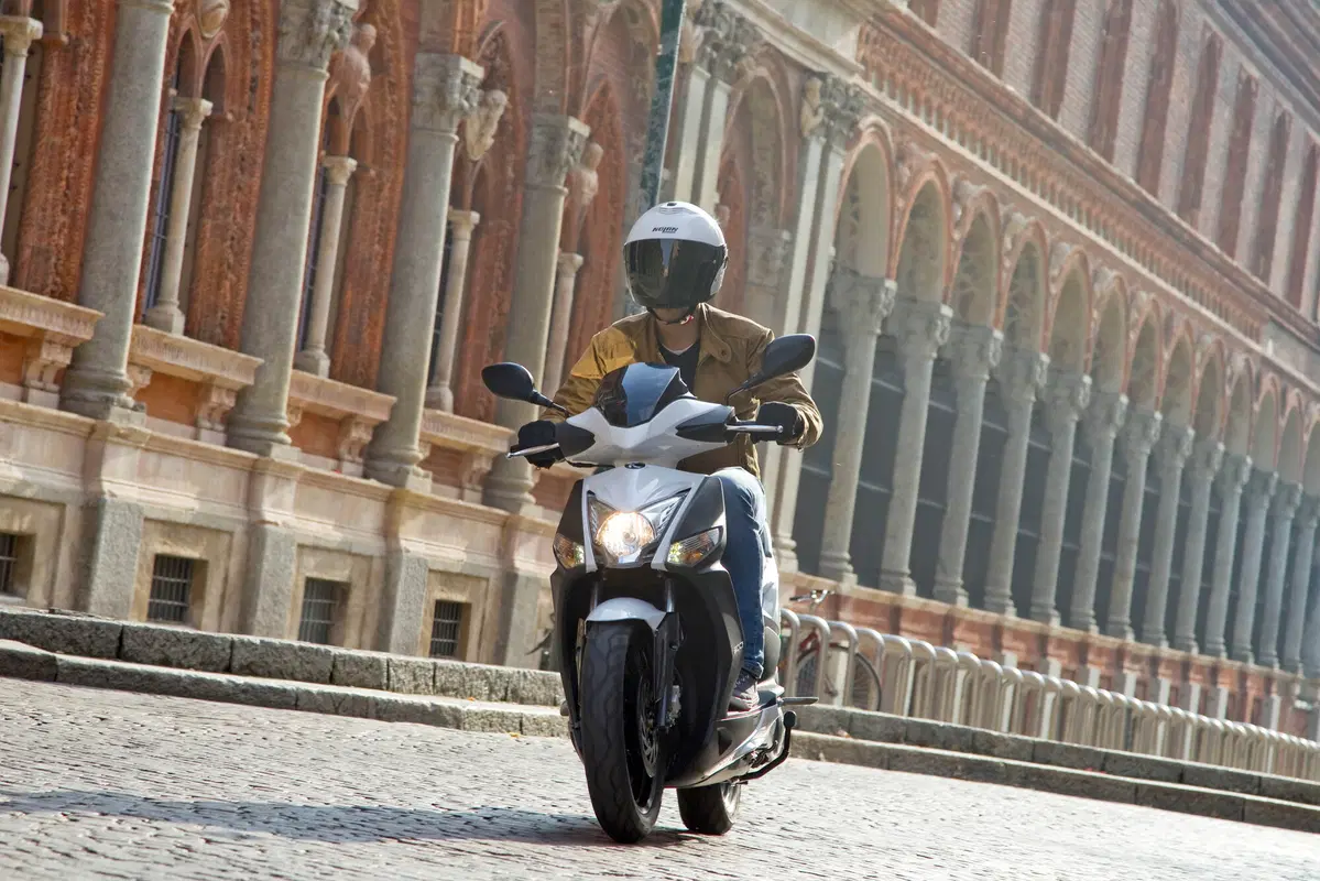 Kymco Agility 200 Agility 200i R16 + (2014 - 17) (12)