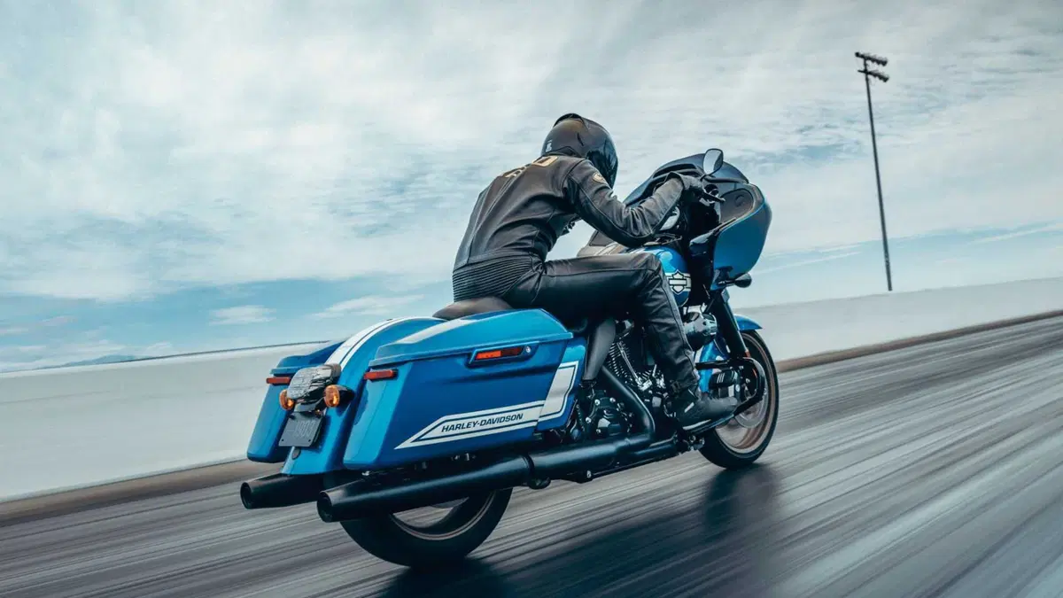 Harley-Davidson Touring Road Glide ST Fast Johnnie Enthusiast (2023) (3)