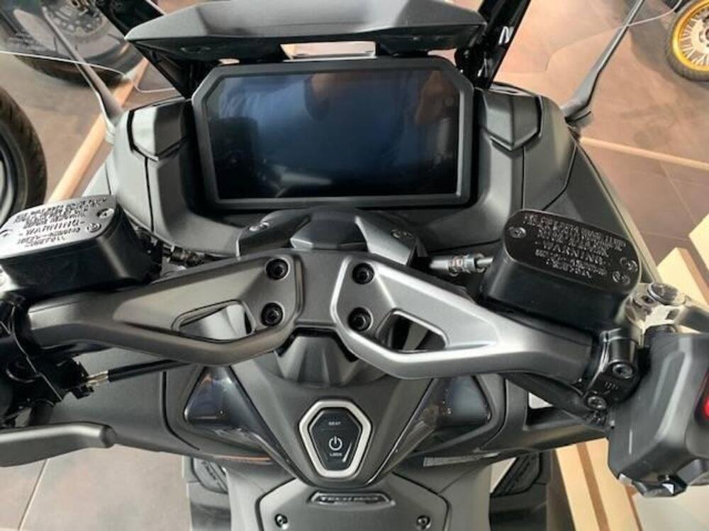 Yamaha T-Max 560 Tech Max (2022 - 24) (4)
