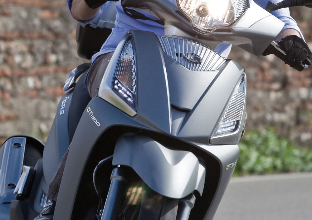 Kymco People 300i GT (2010 - 17) (2)