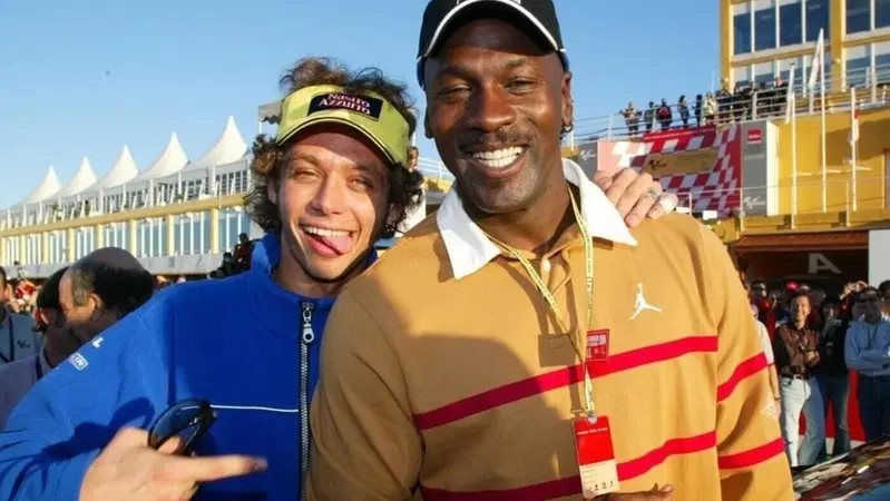 Valentino Rossi a Michael Jordan: "Facciamo un altro giro??". E il 23: "No, no, no!" [VIDEO]