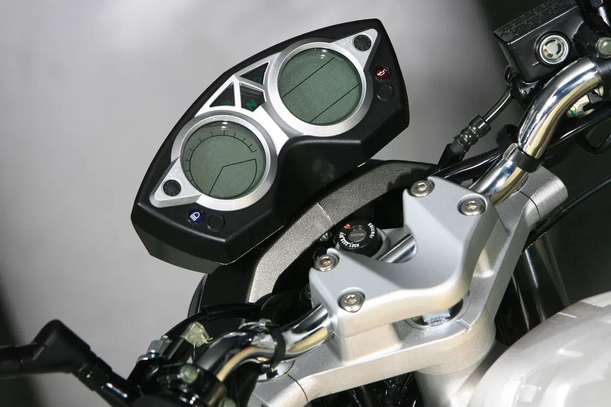 Kymco Quannon 125 Quannon 125 Naked (2010 - 17) (4)