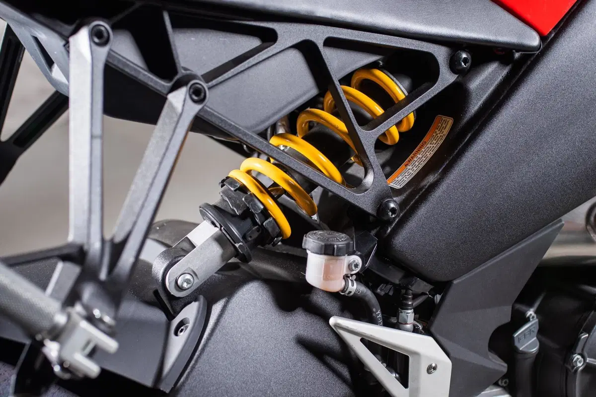 EBR - Erik Buell Racing 1190 RX (2014 - 15) (19)