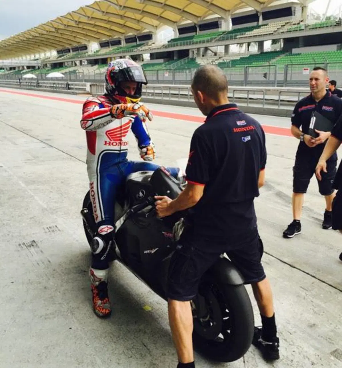 Stoner tester Honda a Sepang: "Pochi giri, ma qualche dato utile"