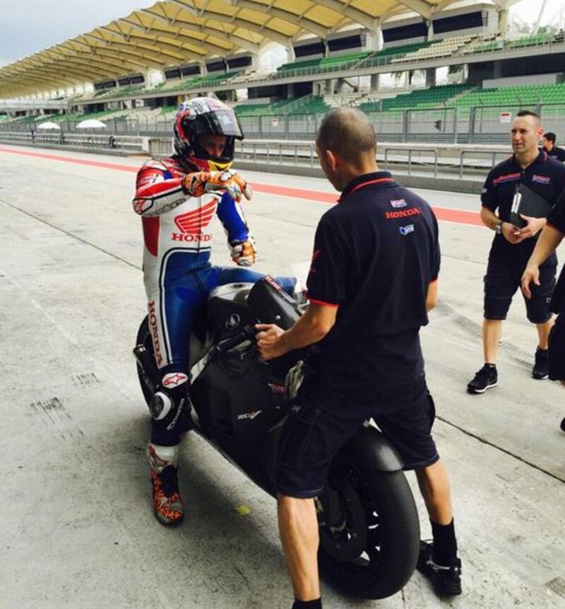 Stoner tester Honda a Sepang: &quot;Pochi giri, ma qualche dato utile&quot;