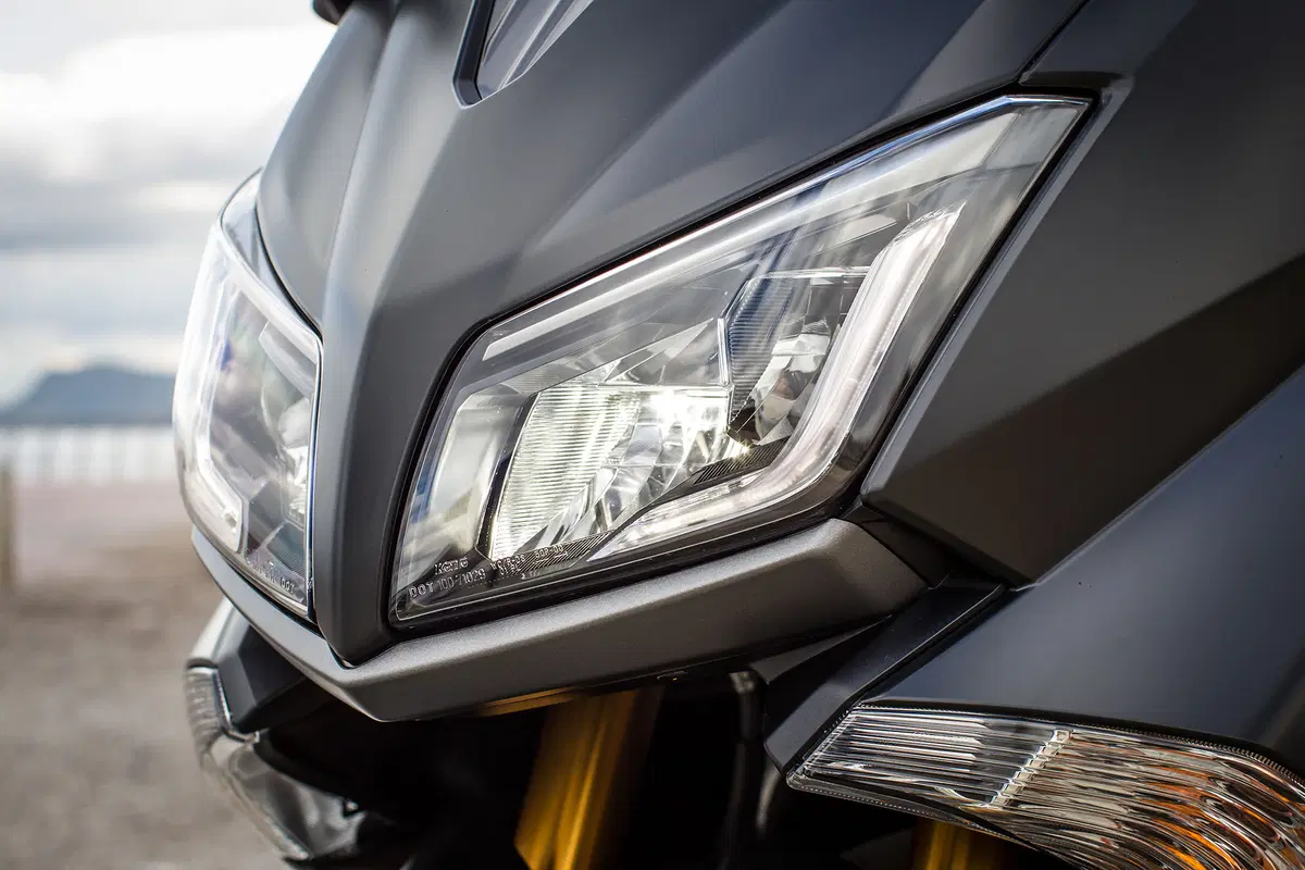 Yamaha TMAX 2015  (3)