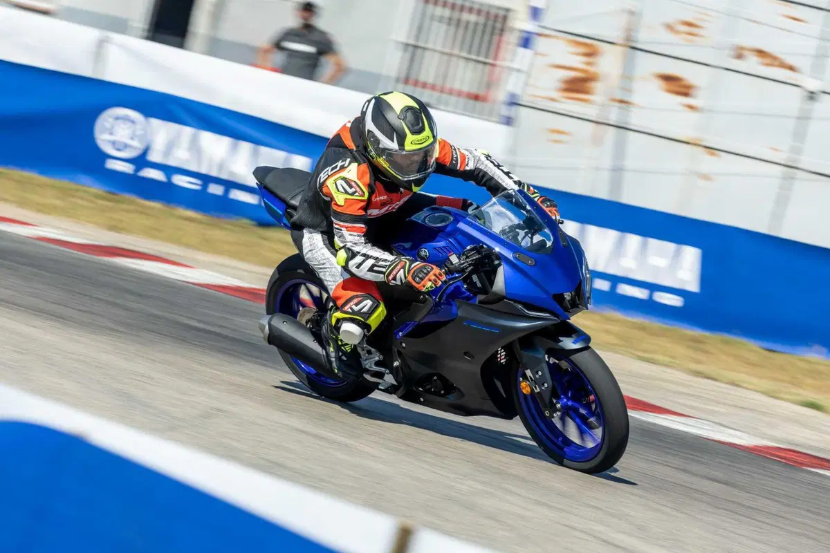 Yamaha R125 2023 TEST: divertente è dire poco