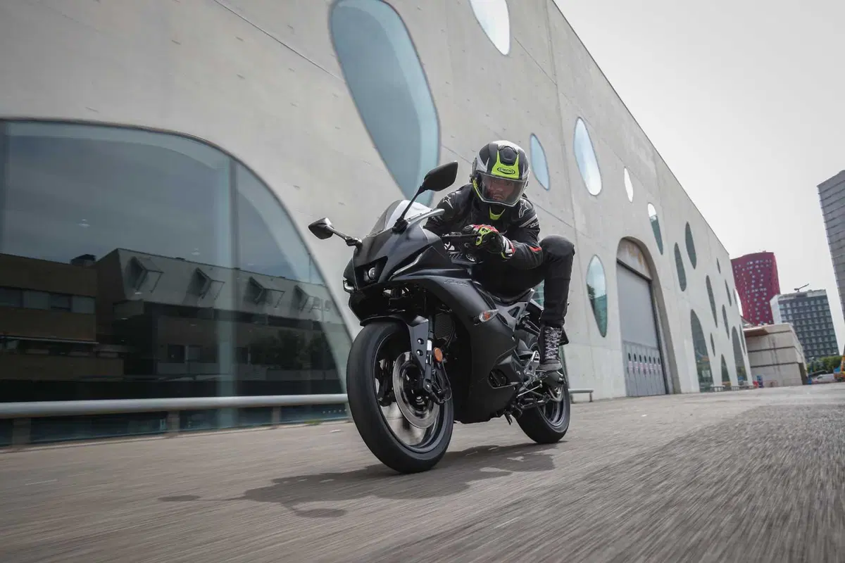 Yamaha R125 2023 TEST: divertente è dire poco (14)
