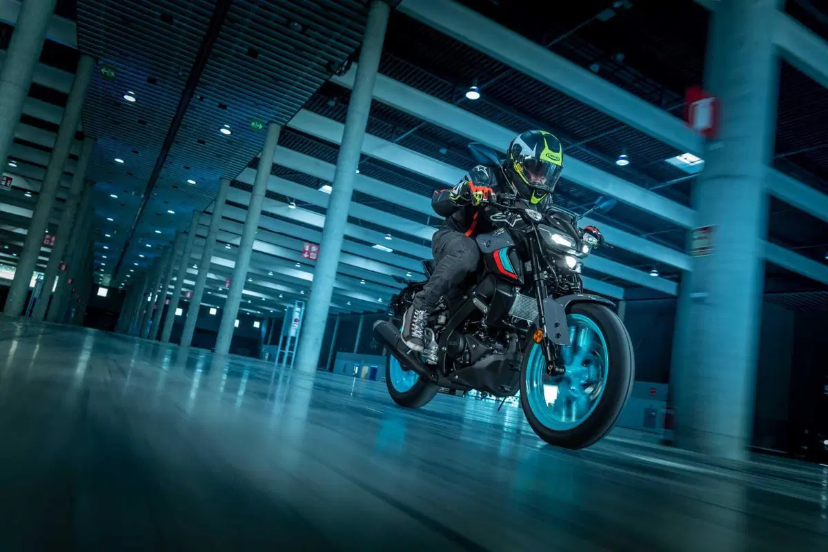Yamaha MT-125 2023 TEST: la fun bike per i sedicenni in pieno stile Dark Side of Japan (4)