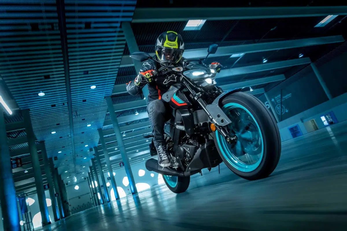 Yamaha MT-125 2023 TEST: la fun bike per i sedicenni in pieno stile Dark Side of Japan (2)