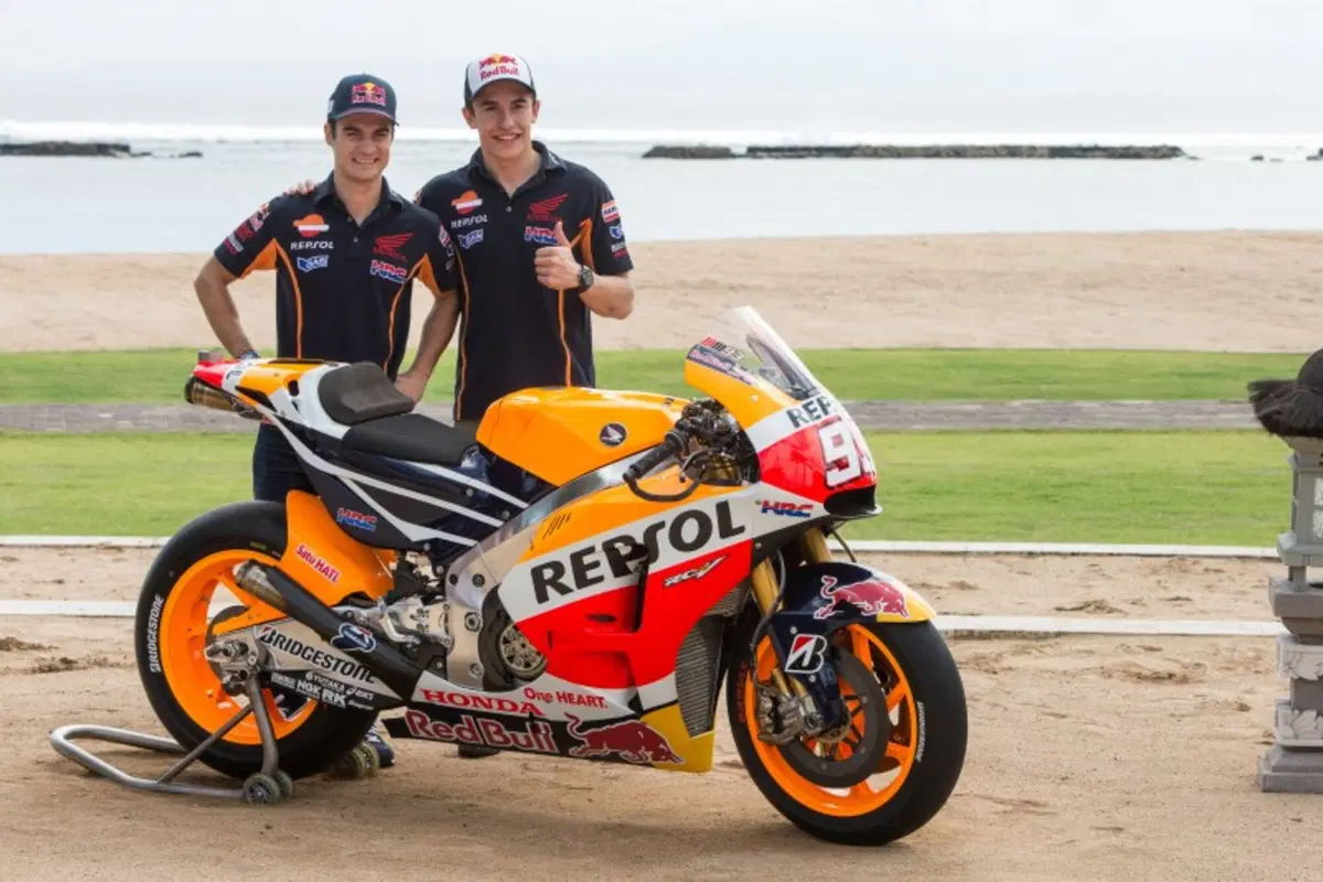 Marquez e Pedrosa svelano a Bali la Honda RC213V 2015 (5)