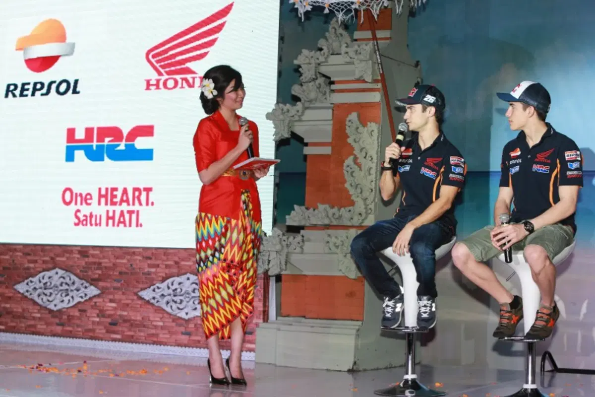 Marquez e Pedrosa svelano a Bali la Honda RC213V 2015 (6)