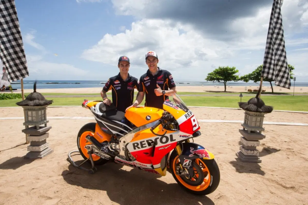 Marquez e Pedrosa svelano a Bali la Honda RC213V 2015 (8)