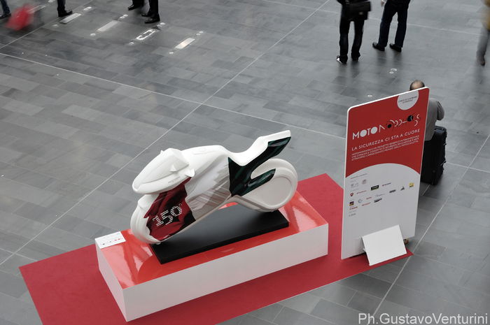 La Motomorphosis tricolore esposta per il 150° dell'Unità d'Italia ad EICMA