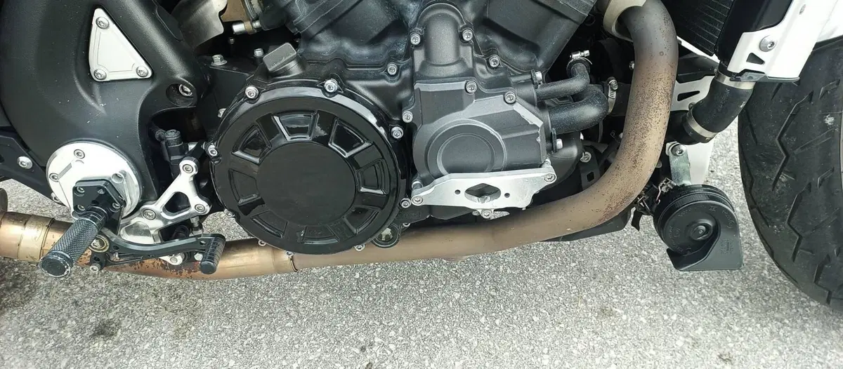 Yamaha VMAX (2008 - 17) (8)