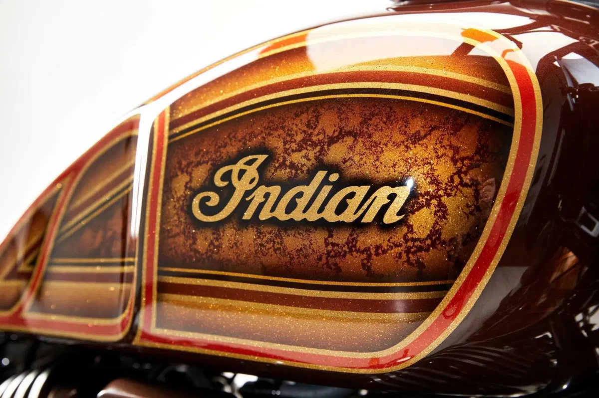 Indian, arriva la seconda "Forged" Sport Chief: è costruita per il campione di MMA  T.J. Dillashaw (3)