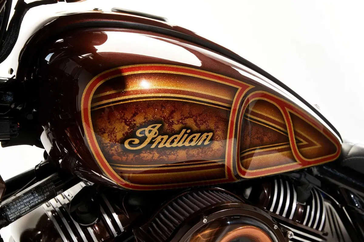 Indian, arriva la seconda "Forged" Sport Chief: è costruita per il campione di MMA  T.J. Dillashaw (11)