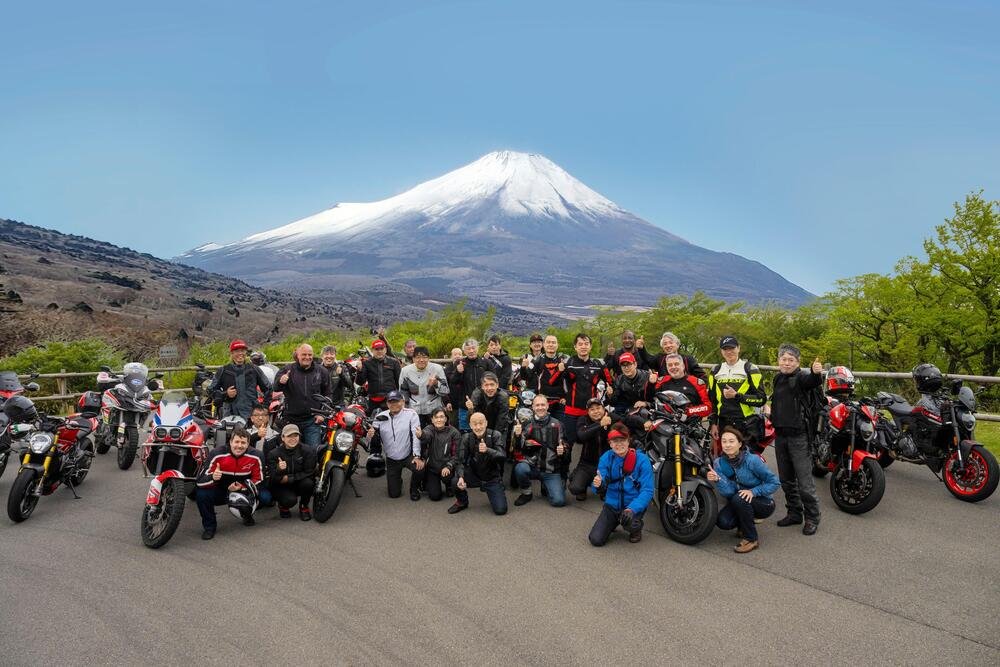 I Ducatisti sul Monte Fuji