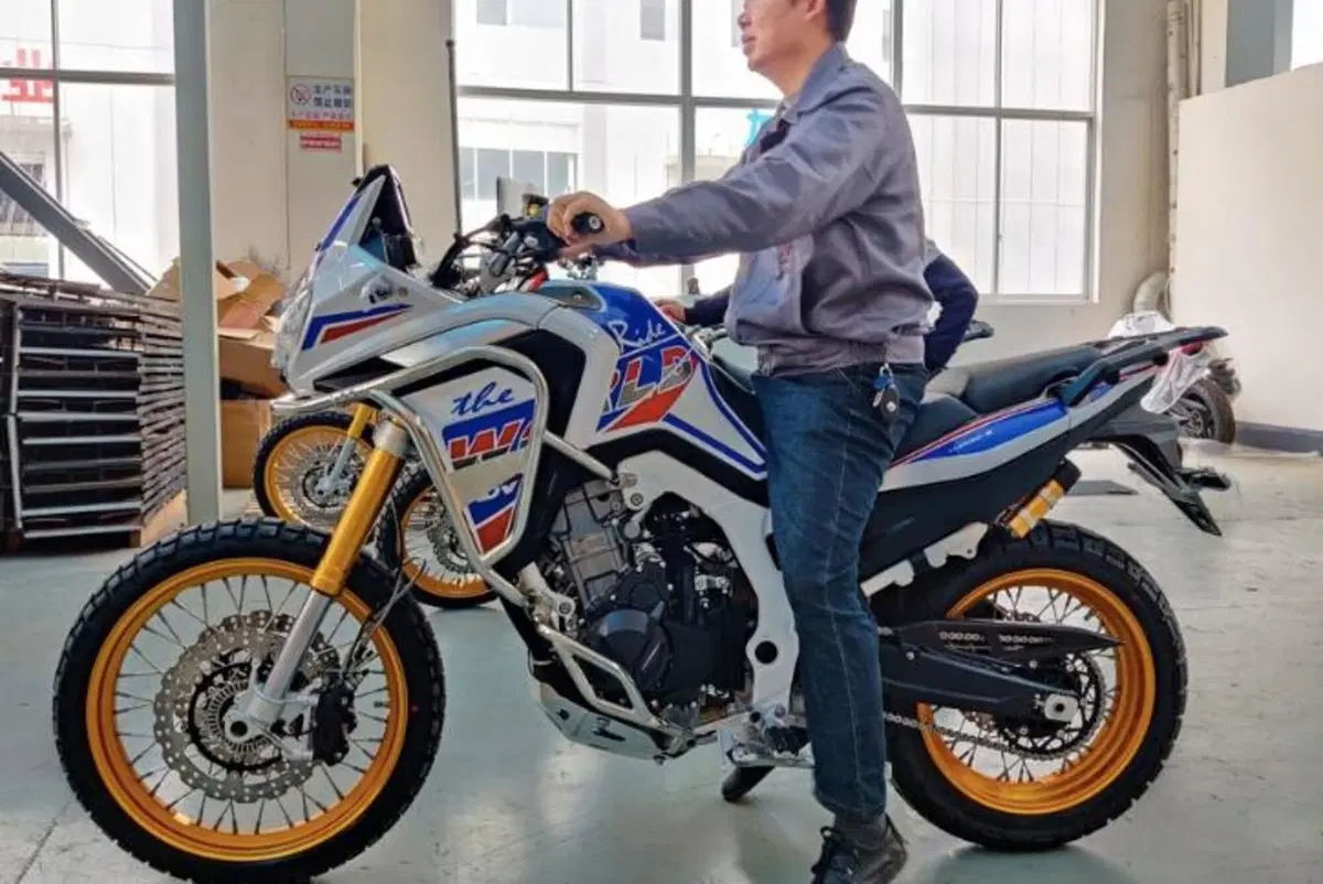 Ecco com'&egrave; fatto il clone cinese dell'Africa Twin. Il suo nome &egrave; Hengjian HJ500-8