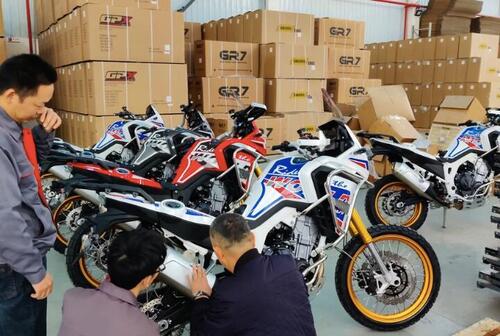 Ecco com'è fatto il clone cinese dell'Africa Twin. Il suo nome è Hengjian HJ500-8 (2)