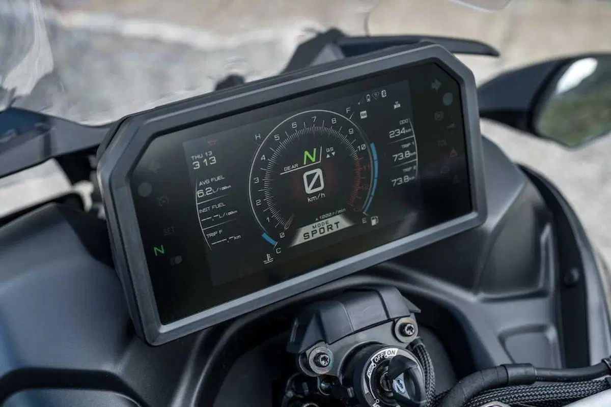Yamaha Niken GT: Come lei...solo lei! (21)