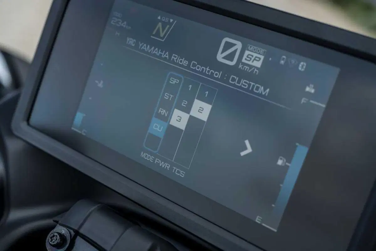 Yamaha Niken GT: Come lei...solo lei! (22)