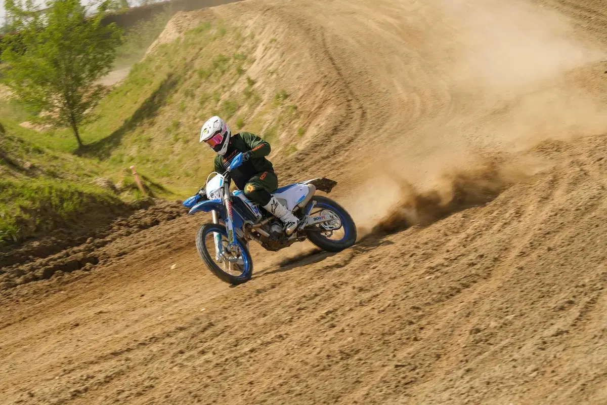 TM 300 EN Fi 2023 TEST: abbiamo fatto enduro HARD e Motocross con la moto made in Italy