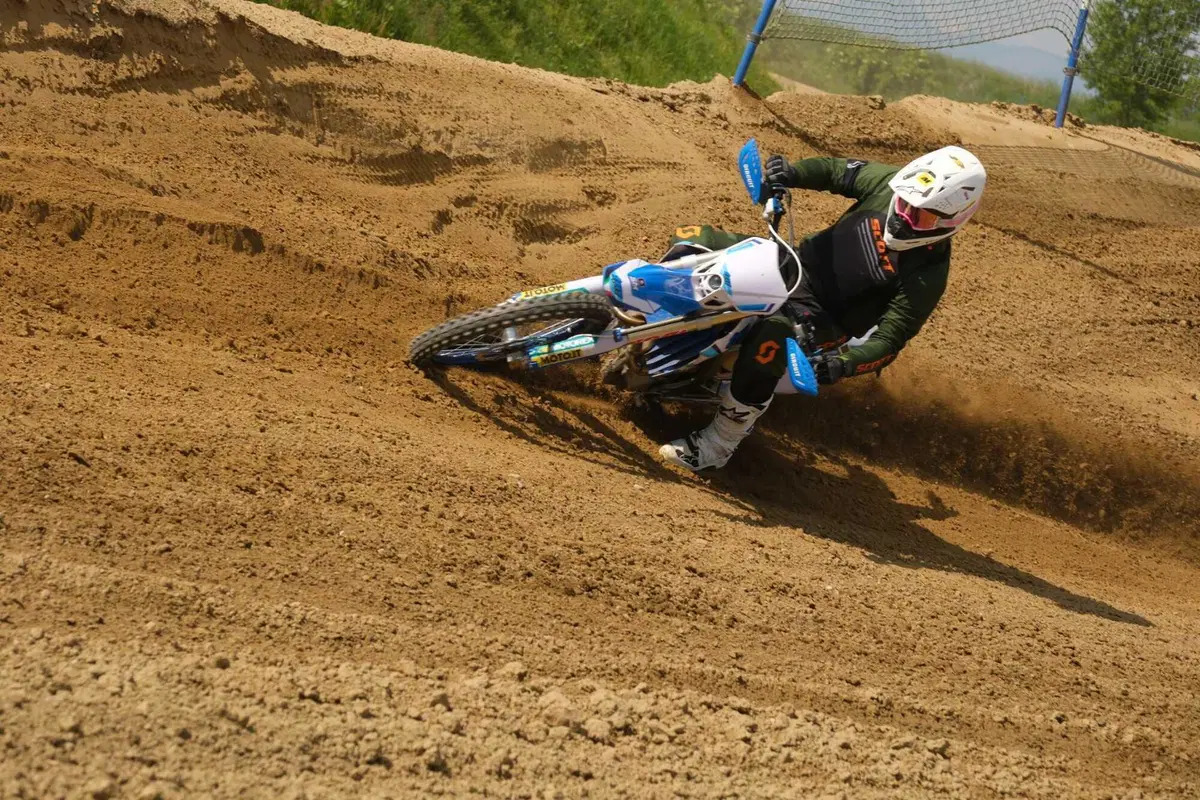 TM 300 EN Fi 2023 TEST: abbiamo fatto enduro HARD e Motocross con la moto made in Italy (8)