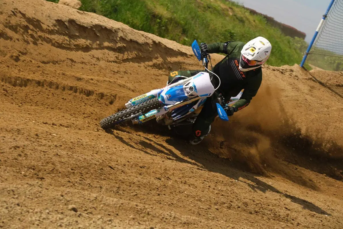 TM 300 EN Fi 2023 TEST: abbiamo fatto enduro HARD e Motocross con la moto made in Italy (9)