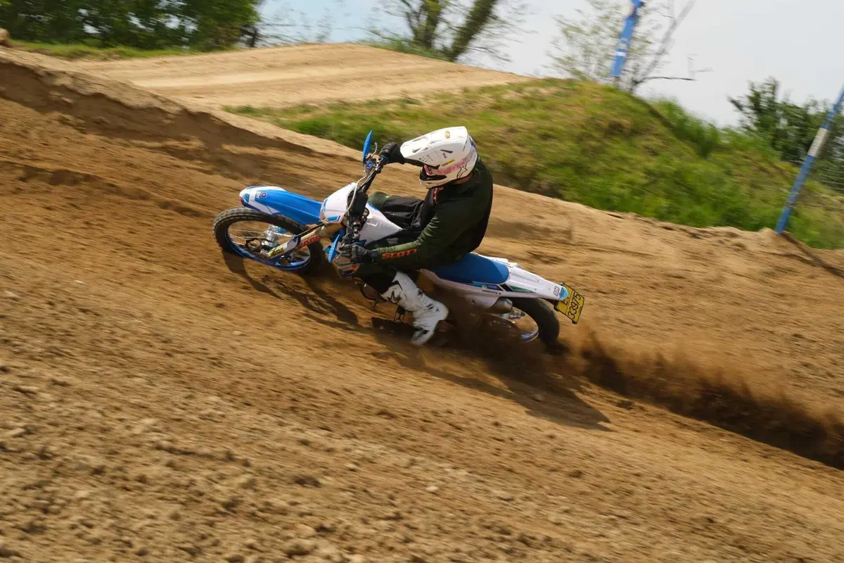 TM 300 EN Fi 2023 TEST: abbiamo fatto enduro HARD e Motocross con la moto made in Italy (16)