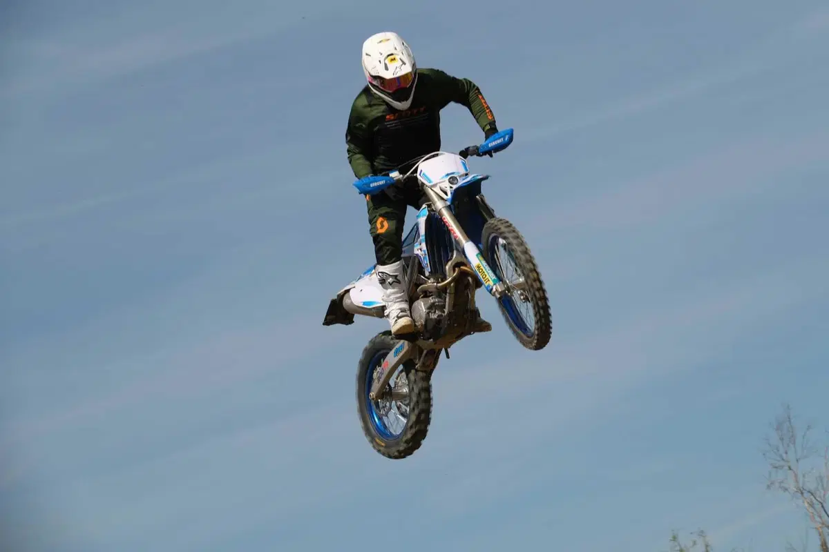 TM 300 EN Fi 2023 TEST: abbiamo fatto enduro HARD e Motocross con la moto made in Italy (21)