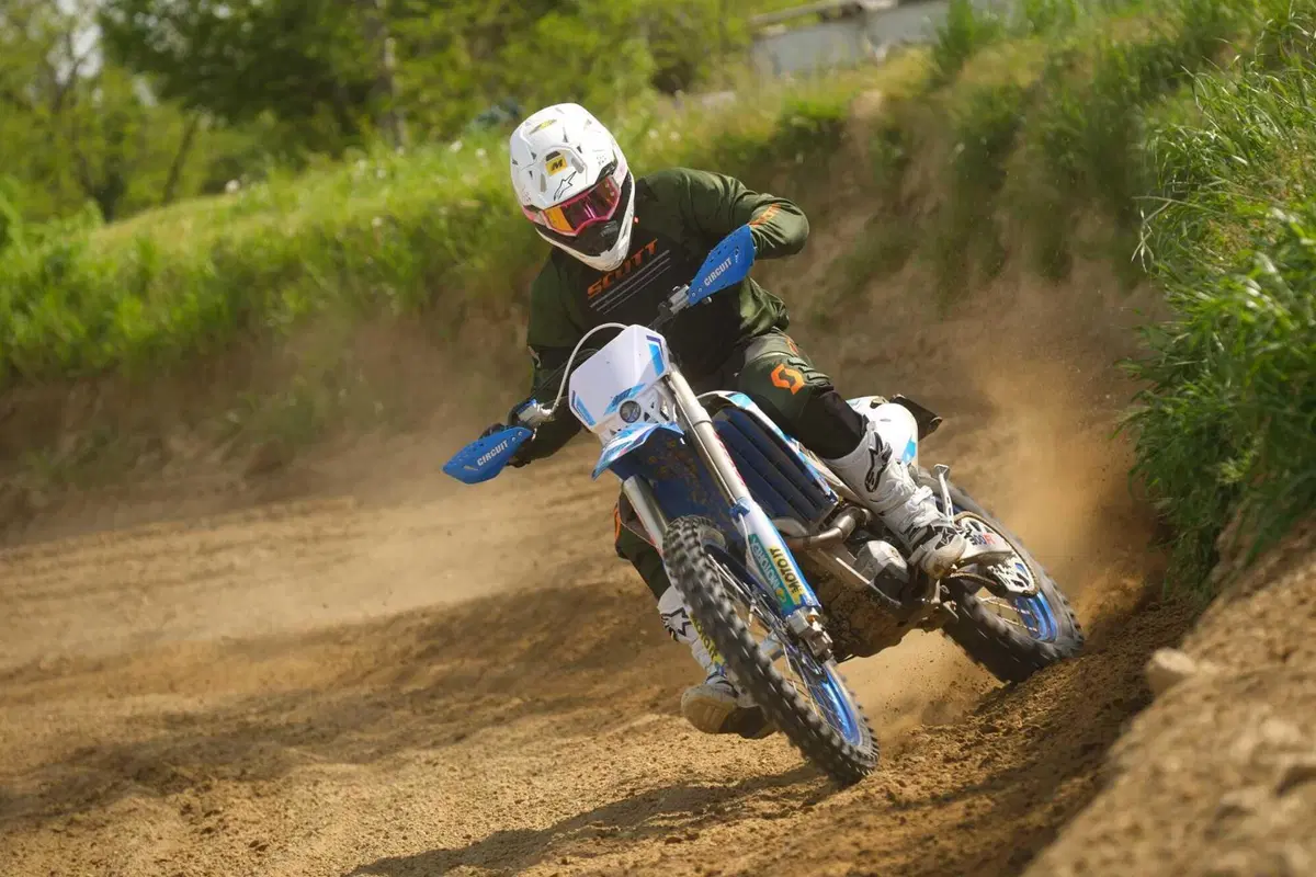 TM 300 EN Fi 2023 TEST: abbiamo fatto enduro HARD e Motocross con la moto made in Italy (23)