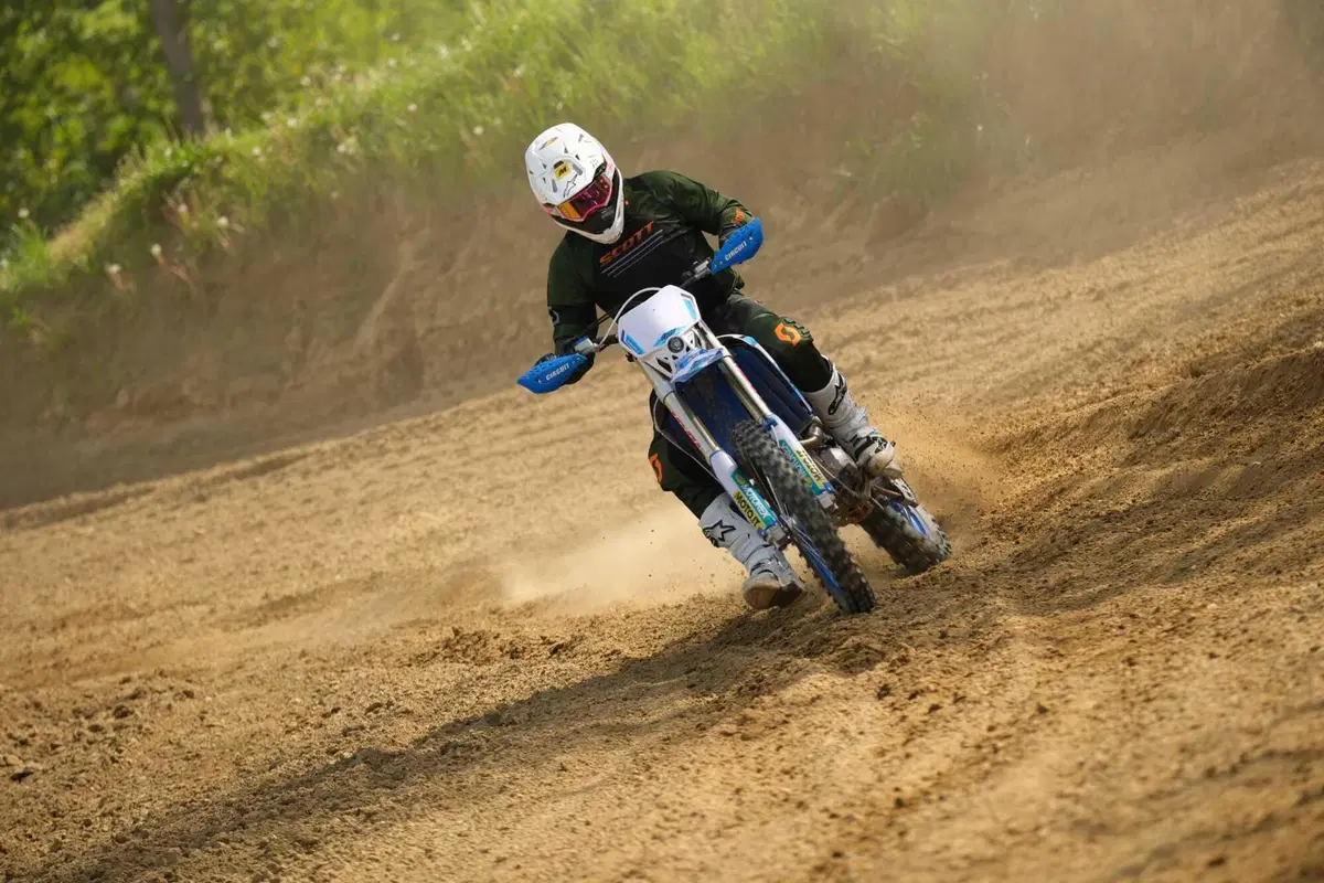 TM 300 EN Fi 2023 TEST: abbiamo fatto enduro HARD e Motocross con la moto made in Italy (26)