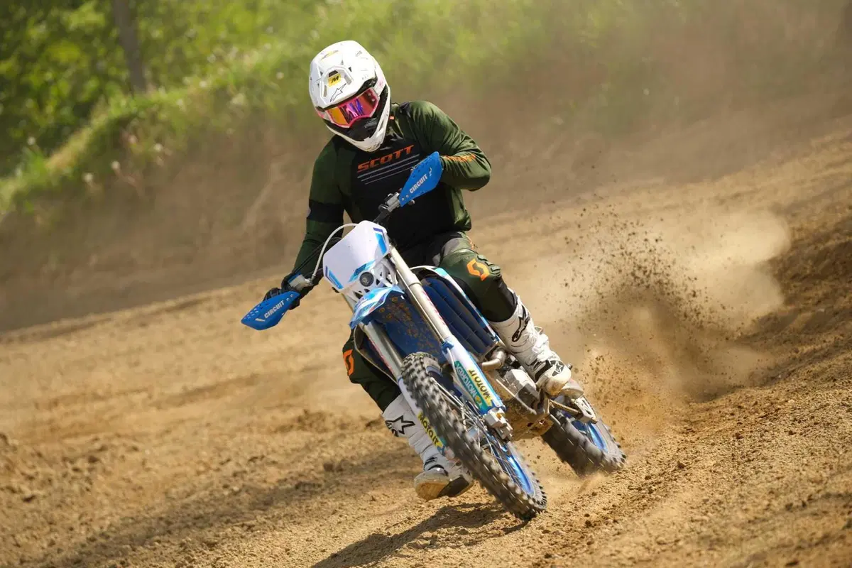 TM 300 EN Fi 2023 TEST: abbiamo fatto enduro HARD e Motocross con la moto made in Italy (27)