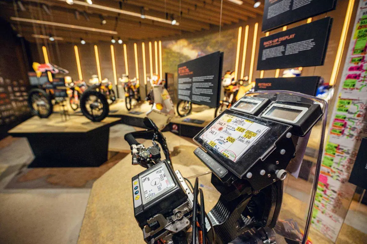 “Leggende della Dakar”, è la Mostra di KTM Motohall (14)