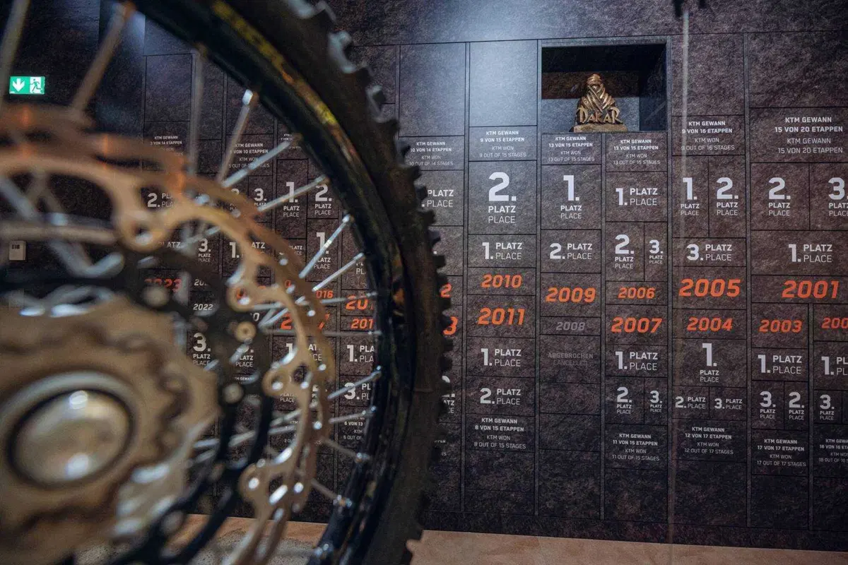 “Leggende della Dakar”, è la Mostra di KTM Motohall (16)