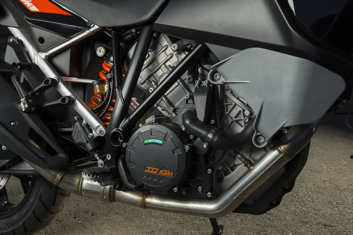 KTM 1050 Adventure (22)