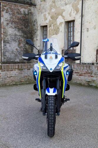 Moto Morini, con la sua iconica X-Cape, partner della polizia locale insieme a Bertazzoni  (4)