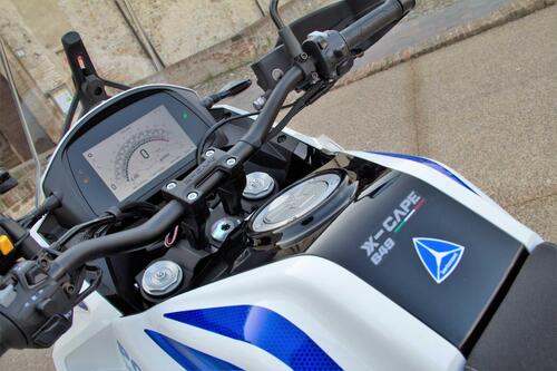 Moto Morini, con la sua iconica X-Cape, partner della polizia locale insieme a Bertazzoni  (9)