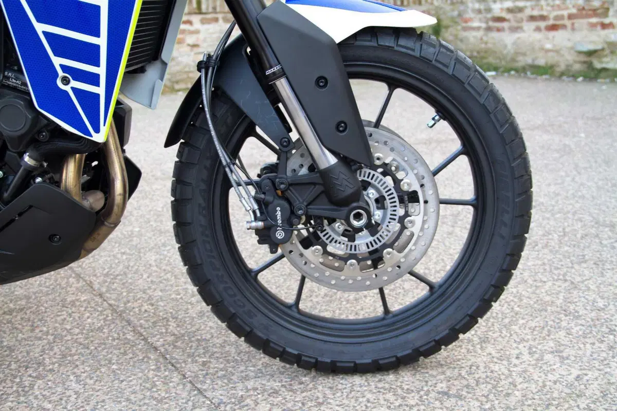 Moto Morini, con la sua iconica X-Cape, partner della polizia locale insieme a Bertazzoni  (10)