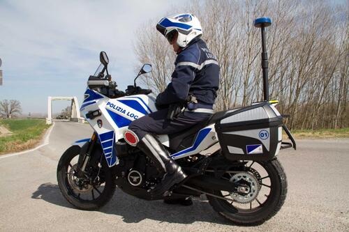 Moto Morini, con la sua iconica X-Cape, partner della polizia locale insieme a Bertazzoni  (2)