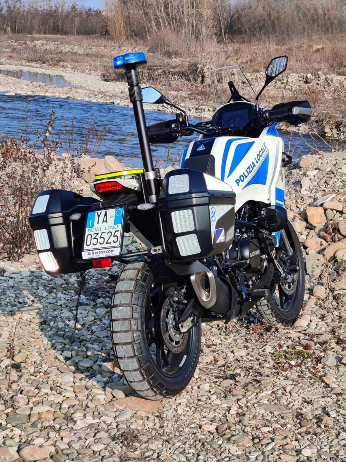 Moto Morini, con la sua iconica X-Cape, partner della polizia locale insieme a Bertazzoni  (15)
