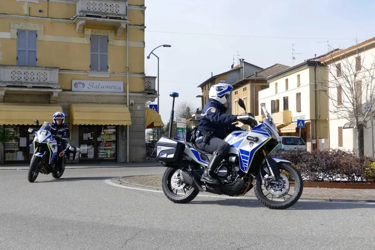 Moto Morini, con la sua iconica X-Cape, partner della polizia locale insieme a Bertazzoni  (17)