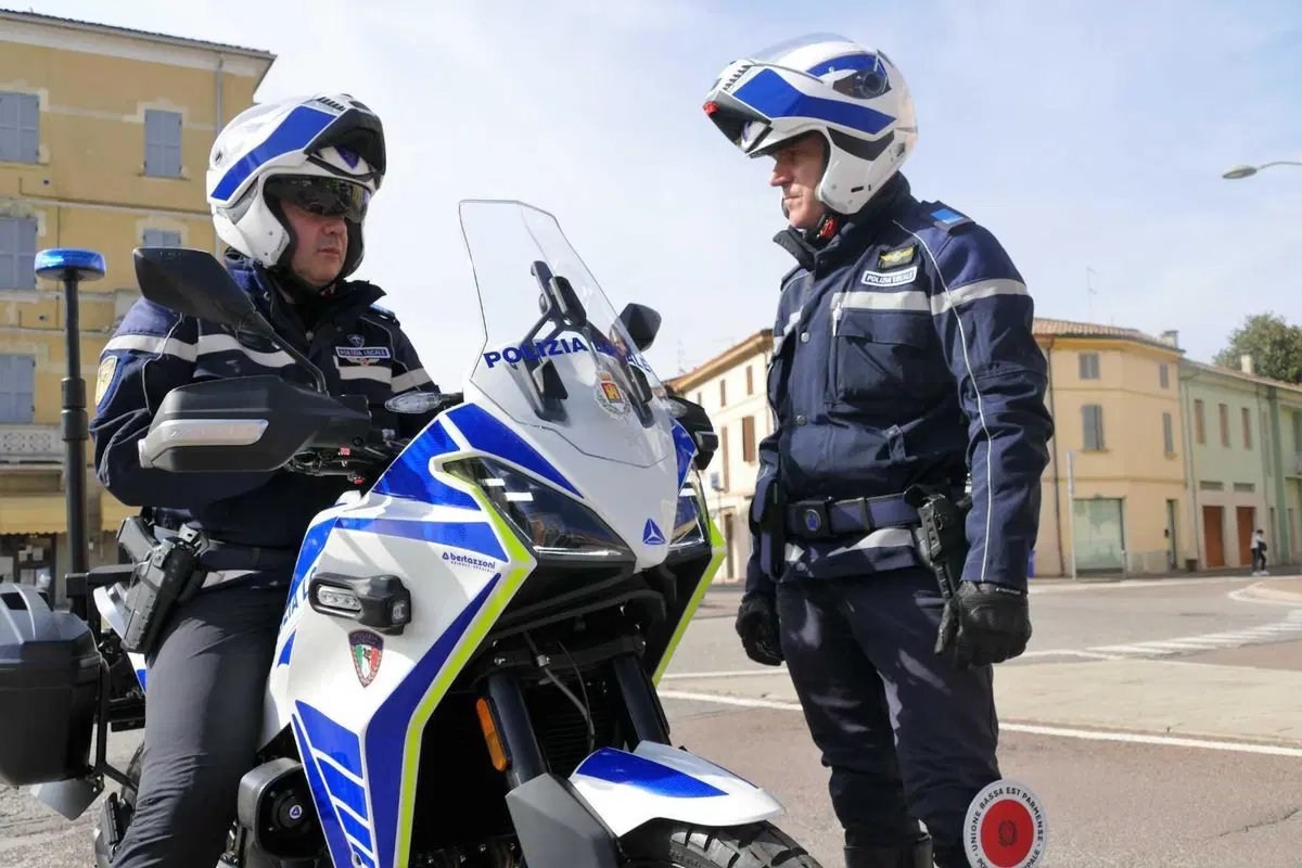 Moto Morini, con la sua iconica X-Cape, partner della polizia locale insieme a Bertazzoni  (23)