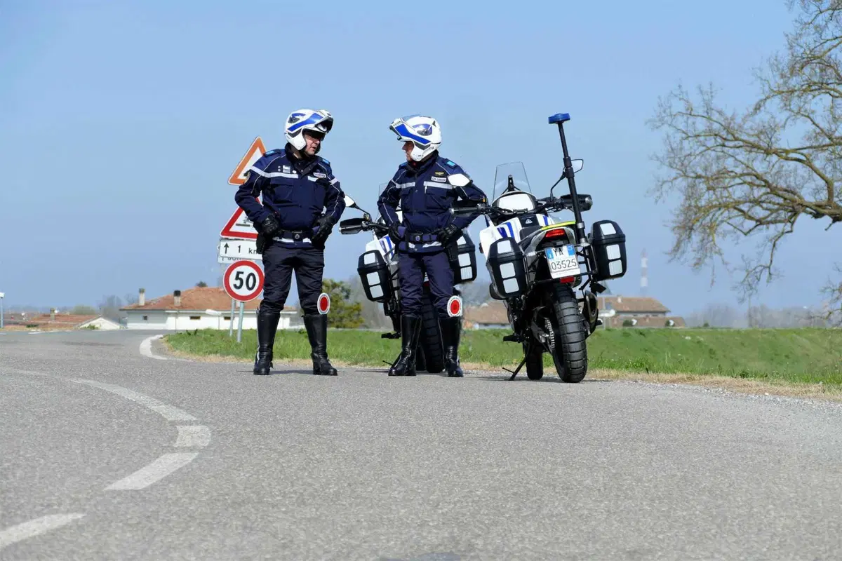 Moto Morini, con la sua iconica X-Cape, partner della polizia locale insieme a Bertazzoni  (24)