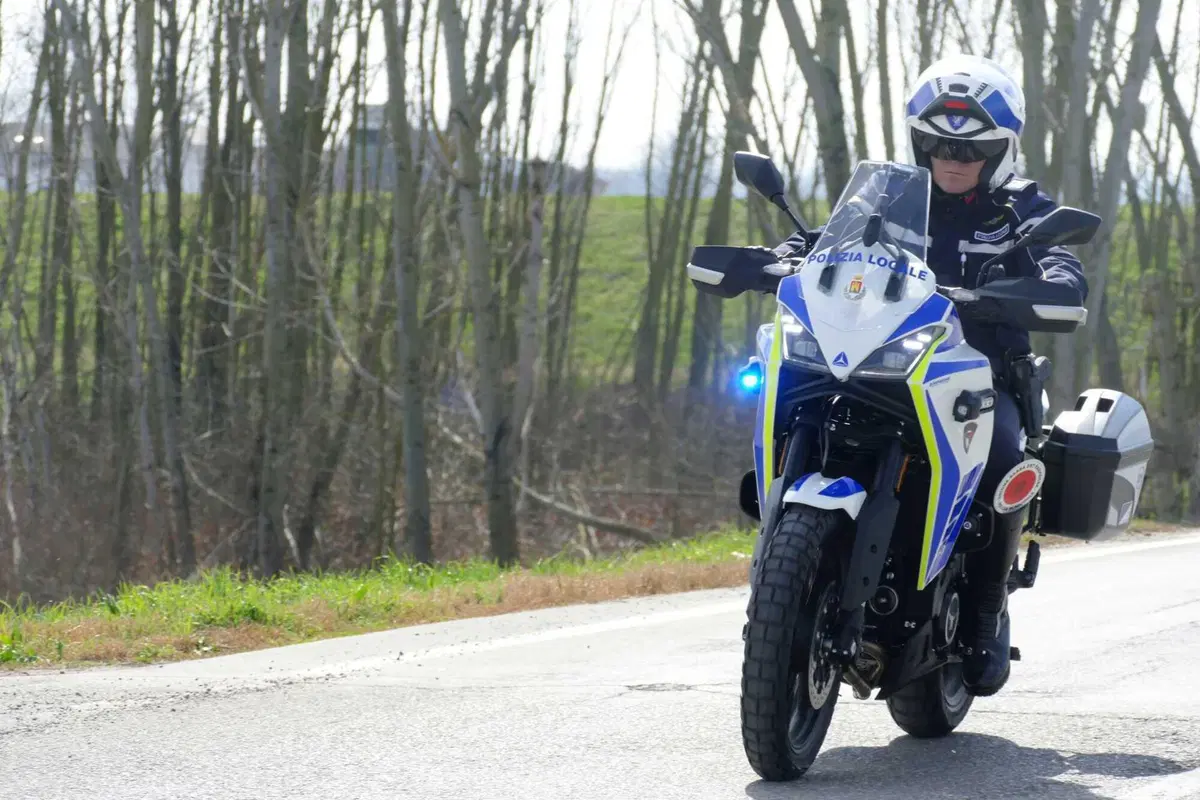 Moto Morini, con la sua iconica X-Cape, partner della polizia locale insieme a Bertazzoni  (30)