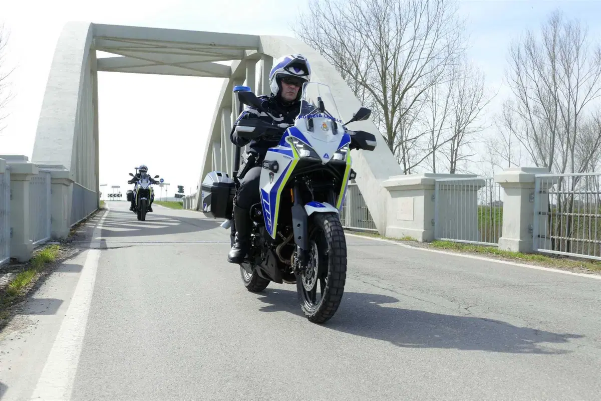 Moto Morini, con la sua iconica X-Cape, partner della polizia locale insieme a Bertazzoni  (31)