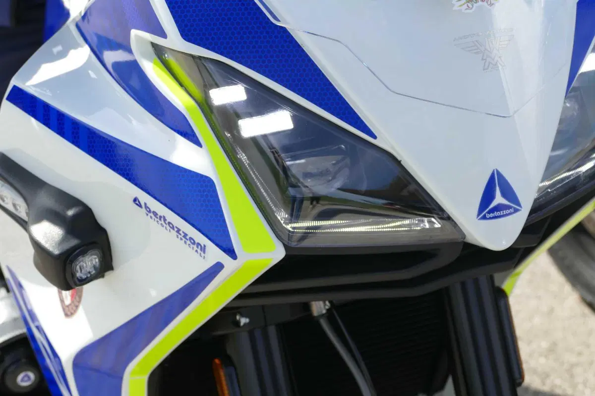 Moto Morini, con la sua iconica X-Cape, partner della polizia locale insieme a Bertazzoni  (38)