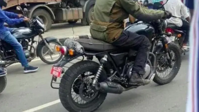 Ecco un'anteprima della nuova scrambler 650 di Royal Enfield [FOTO SPIA]